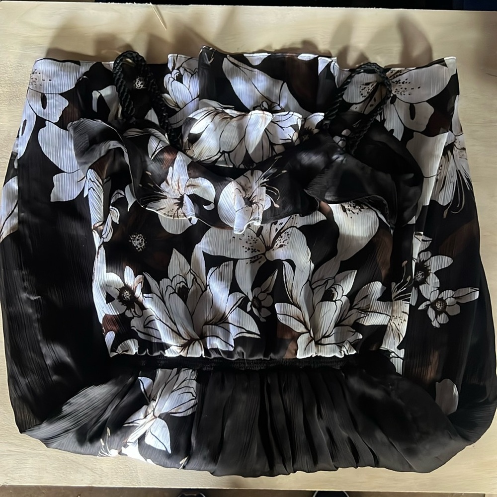 White house black market drees